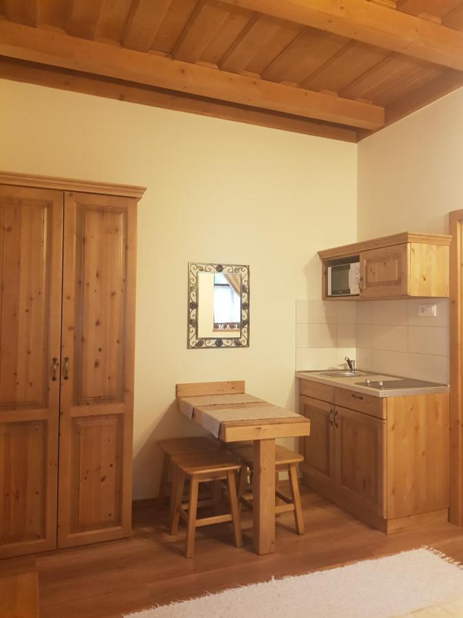 Toth Vendeghaz Es Apartmanhaz Ujfeherto Bagian luar foto