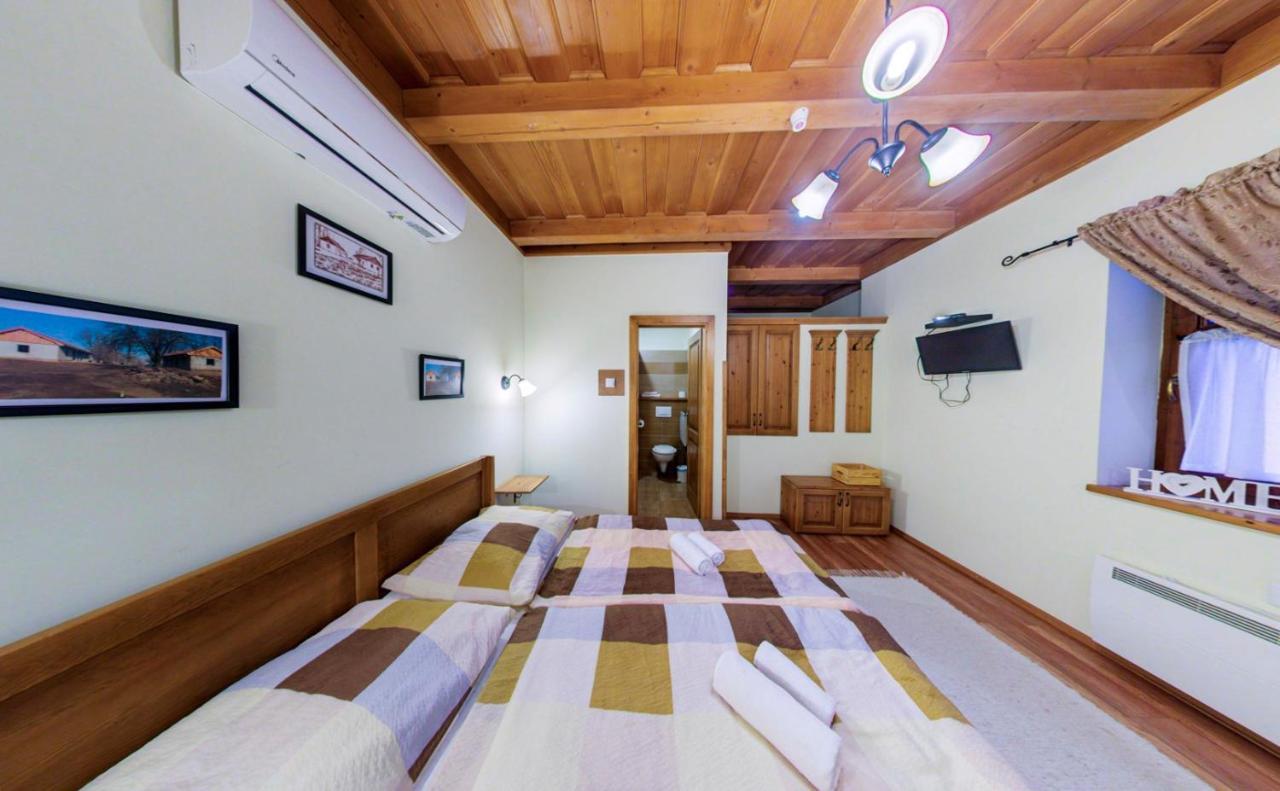 Toth Vendeghaz Es Apartmanhaz Ujfeherto Bagian luar foto