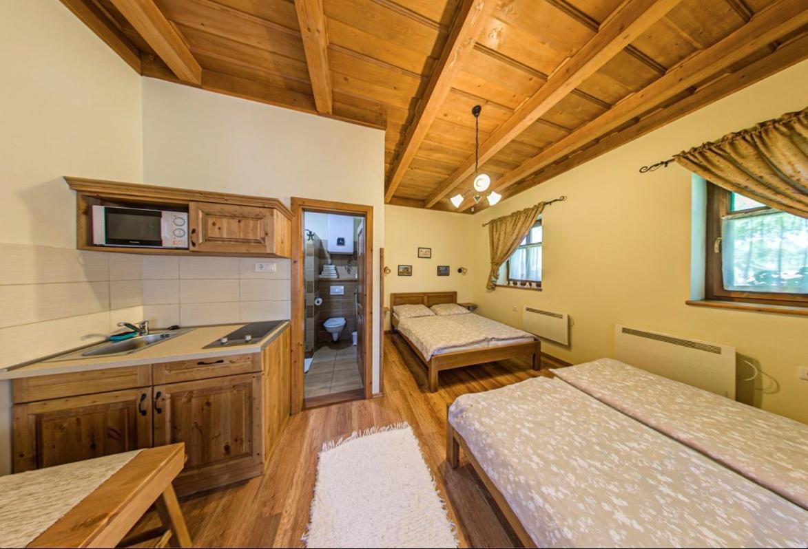 Toth Vendeghaz Es Apartmanhaz Ujfeherto Bagian luar foto