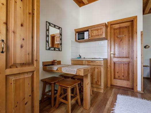 Toth Vendeghaz Es Apartmanhaz Ujfeherto Bagian luar foto