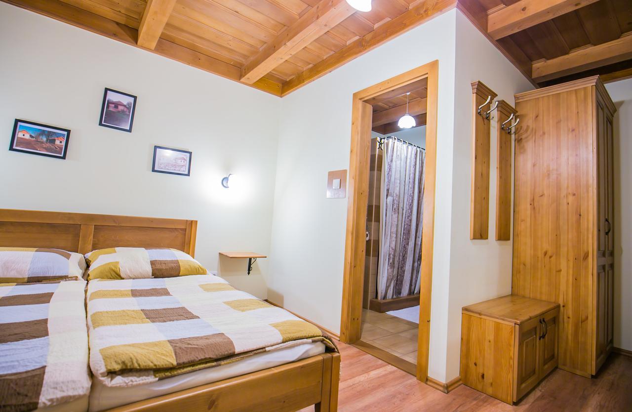 Toth Vendeghaz Es Apartmanhaz Ujfeherto Bagian luar foto