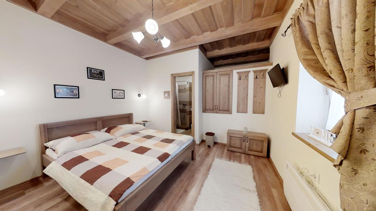 Toth Vendeghaz Es Apartmanhaz Ujfeherto Bagian luar foto