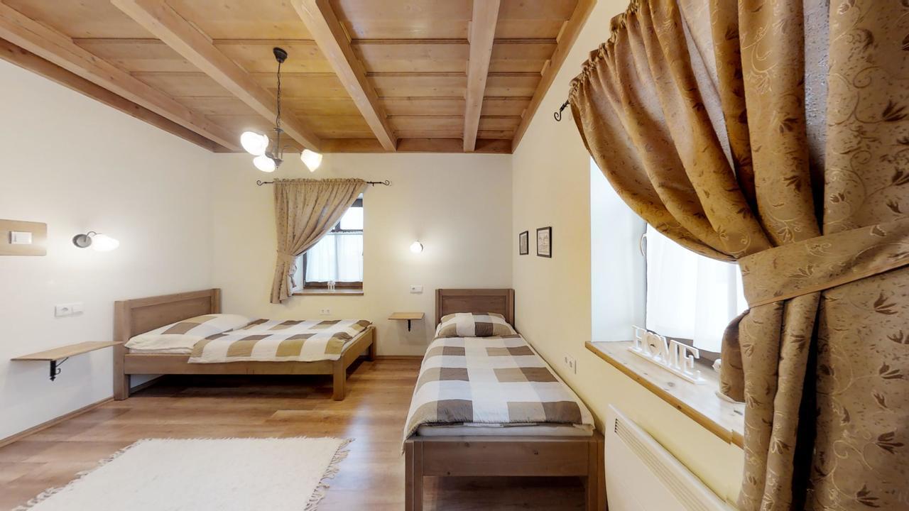 Toth Vendeghaz Es Apartmanhaz Ujfeherto Bagian luar foto