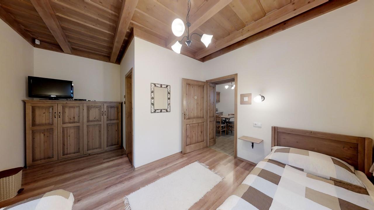 Toth Vendeghaz Es Apartmanhaz Ujfeherto Bagian luar foto