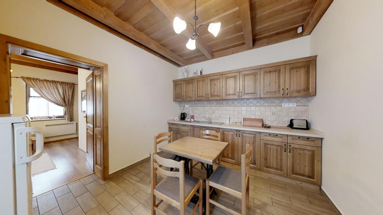Toth Vendeghaz Es Apartmanhaz Ujfeherto Bagian luar foto