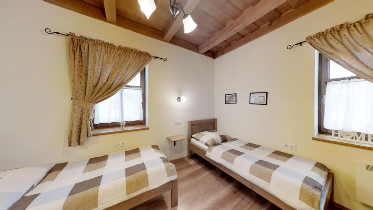 Toth Vendeghaz Es Apartmanhaz Ujfeherto Bagian luar foto